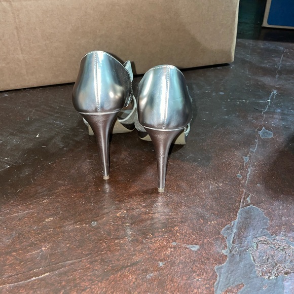 High Heels - Picture 3 of 3